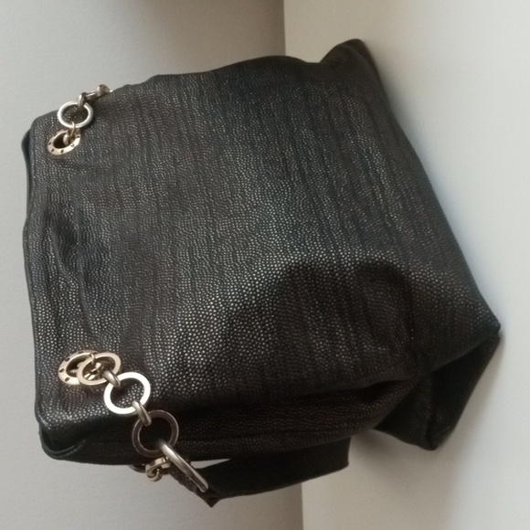 👜🖤⭐Black and Gold Vegan Leather Shoulder Bag - Picture 4 of 10